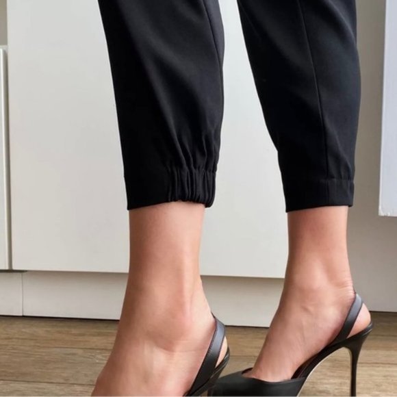 Aritzia Babaton black Dexter tapered crepe pants - XS. - Picture 5 of 11